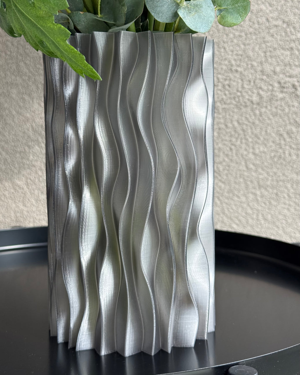 Wavy Vase (Dark Limited Edition)
